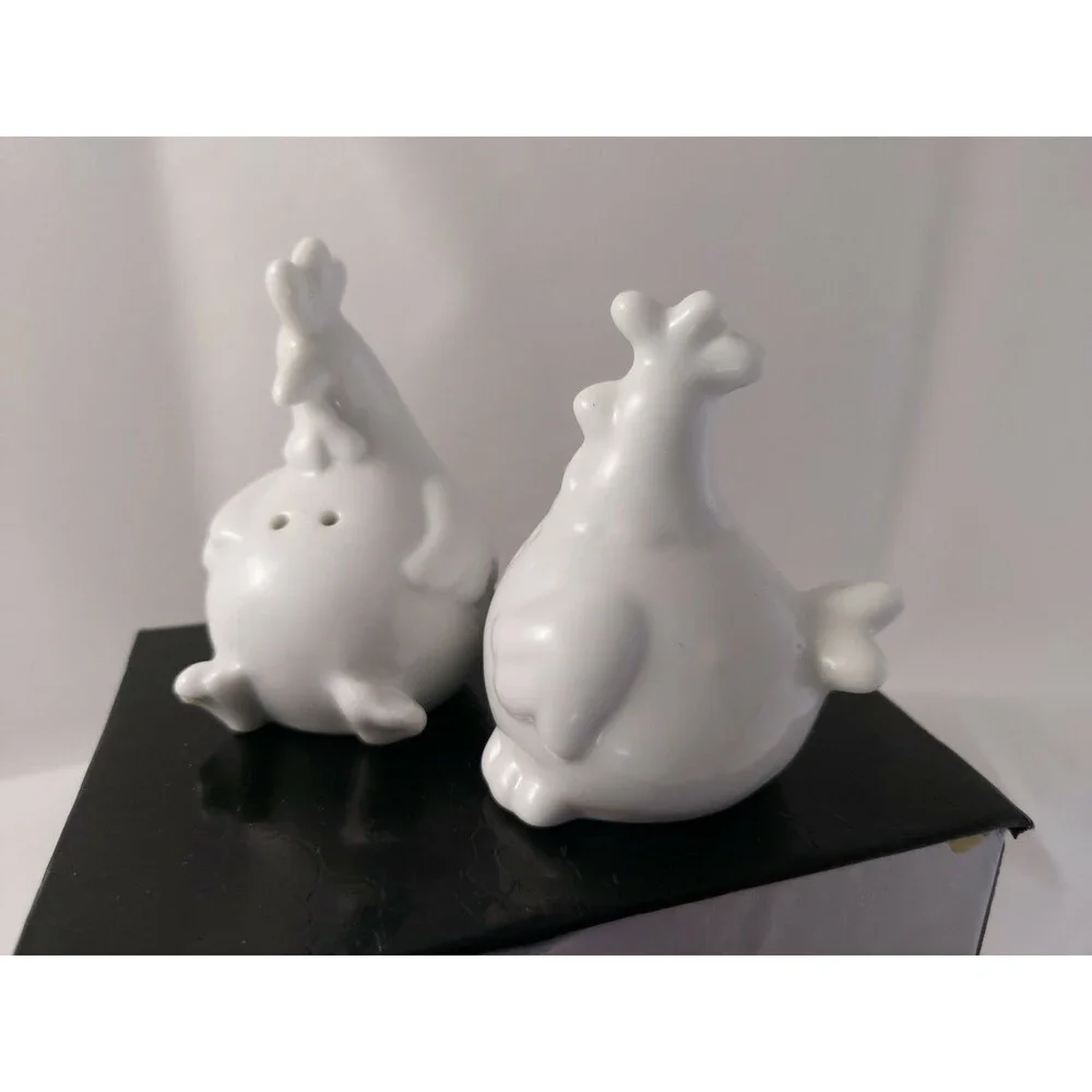 White Rooster Chicken Salt/Pepper Shakers small Country kitchen vtg